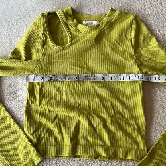 NWOT Happily Grey Lime Green Asymmetrical Cutout Long Sleeve Top Size M/L - Picture 7 of 9